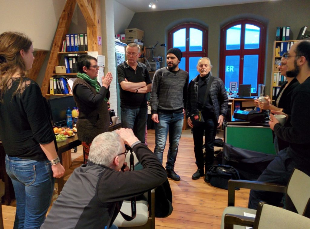 Krzysztof Wodiczko und die Projektbeteiligten im Literaturhaus Rostock im Peter-Weiss-Haus (Foto: Anke von der Heide) 